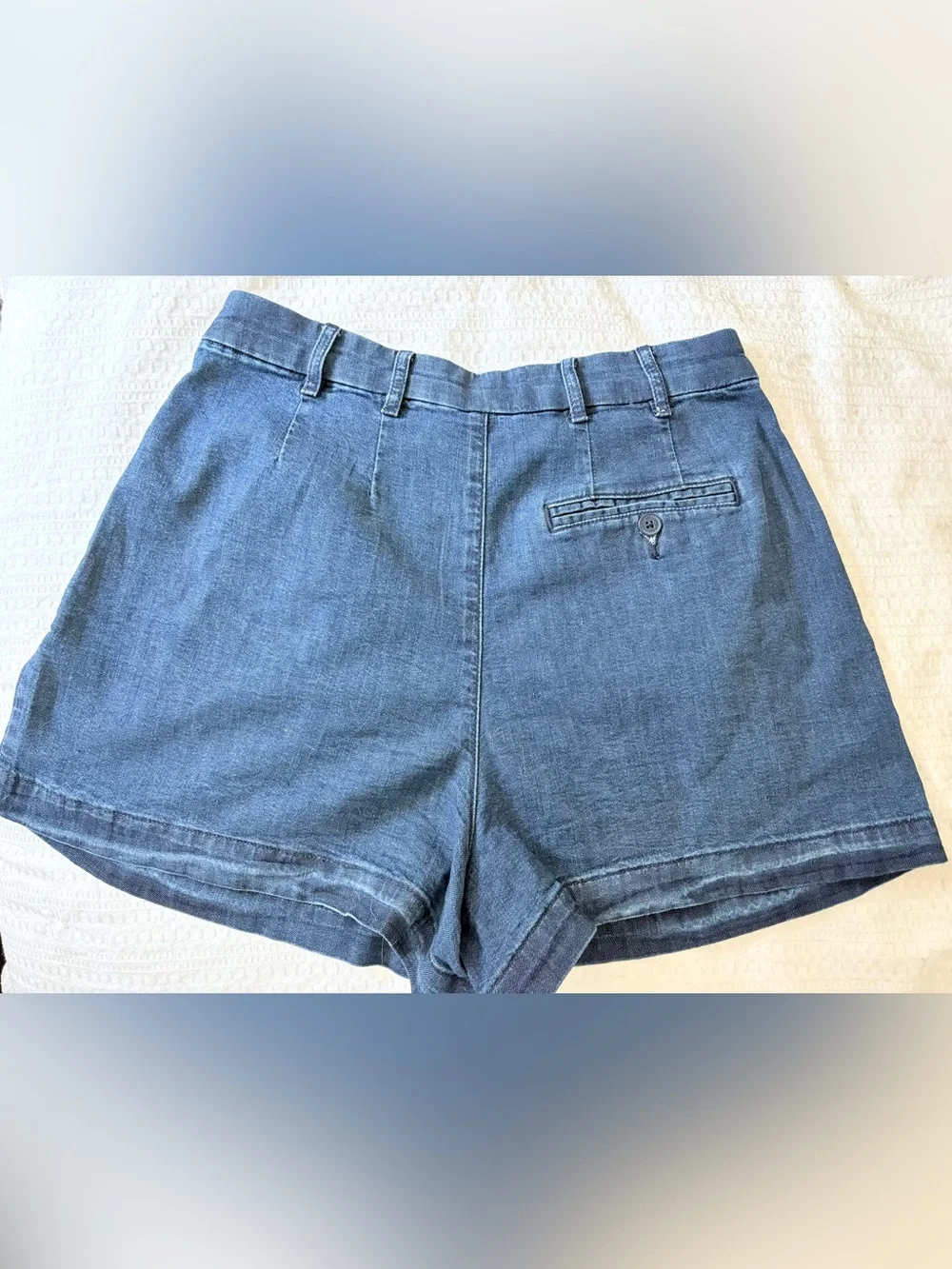 Gap x DÔEN Dark Blue Denim Pleated shorts. Size 28
